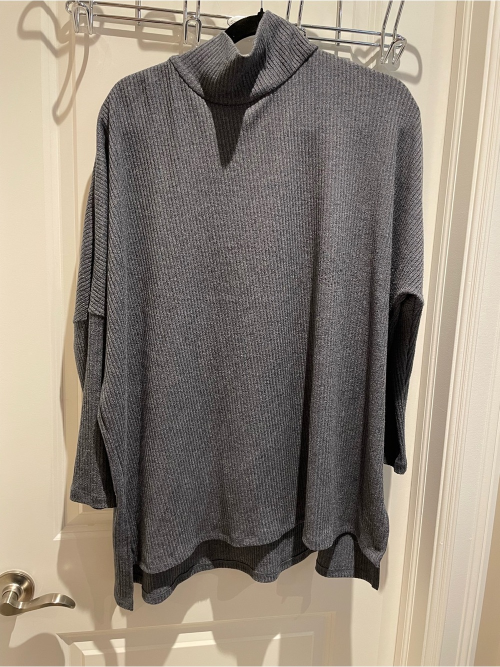 Relaxed Ribbed Turtleneck Sweater - Gray